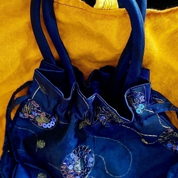 Darling Little Silky Evening Purse w Drawstring - Picture 3 of 9